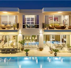 Luxury 4-Bedroom Villa with generous sized Infinity Pool near Buje, Istria. Sleeps 8